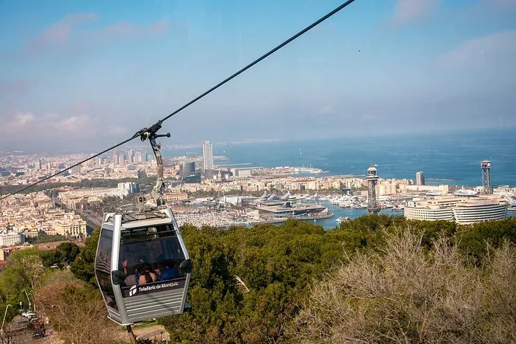 A Montjuïc libegő és kilátás Barcelonára