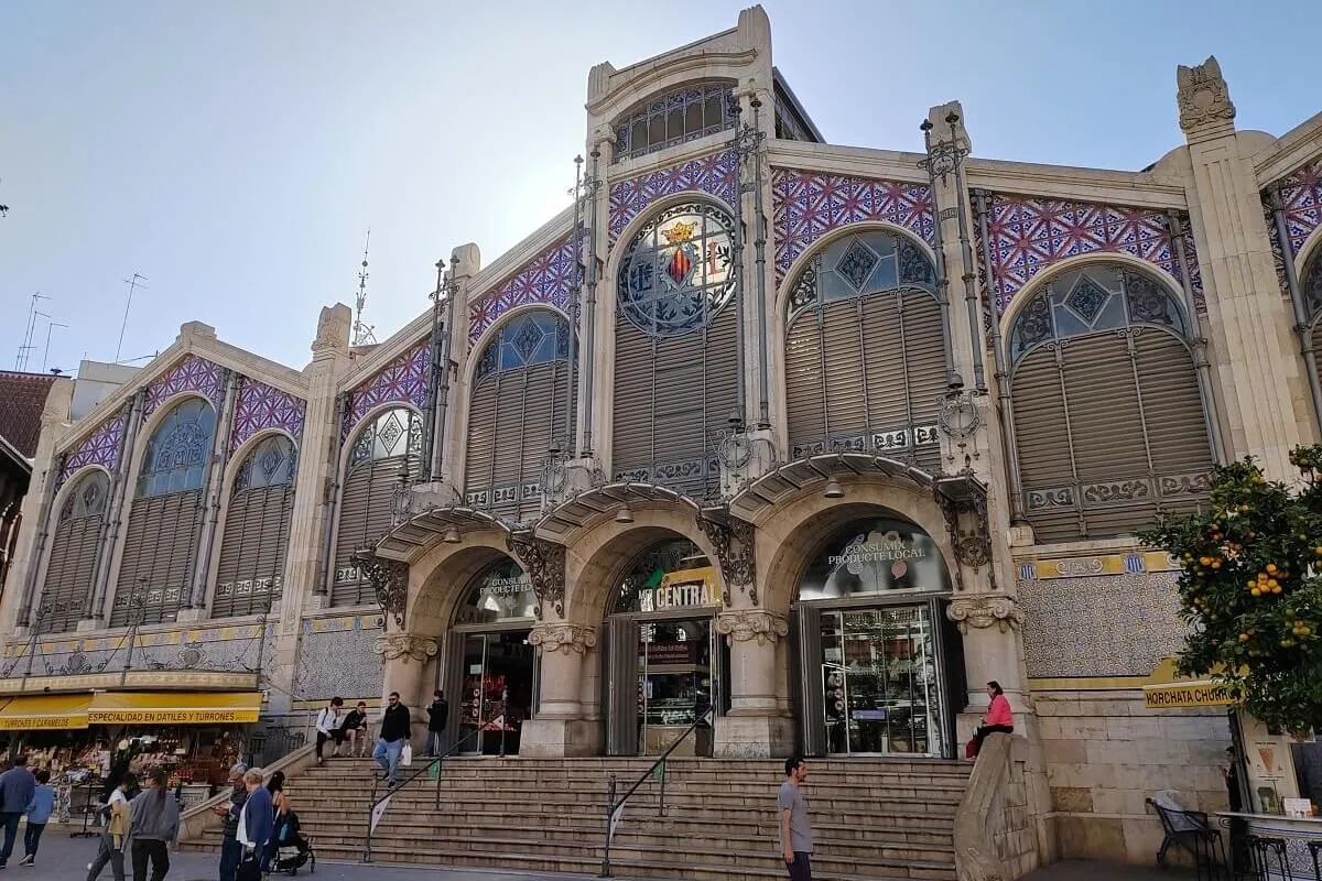 A valenciai Központi Vásárcsarnok (Mercado Central) szecessziós épülete. Spanyolországi látnivalók a Spanyolban Otthon blogon.