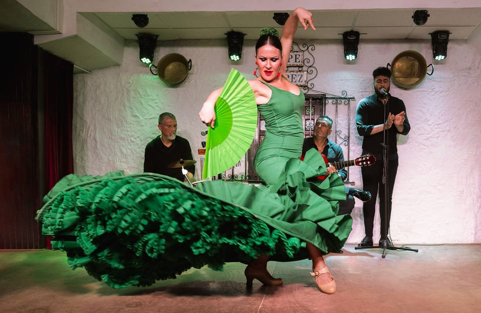 Flamenco táncosnő zöld ruhában, Taberna Pepe López, Torremolinos